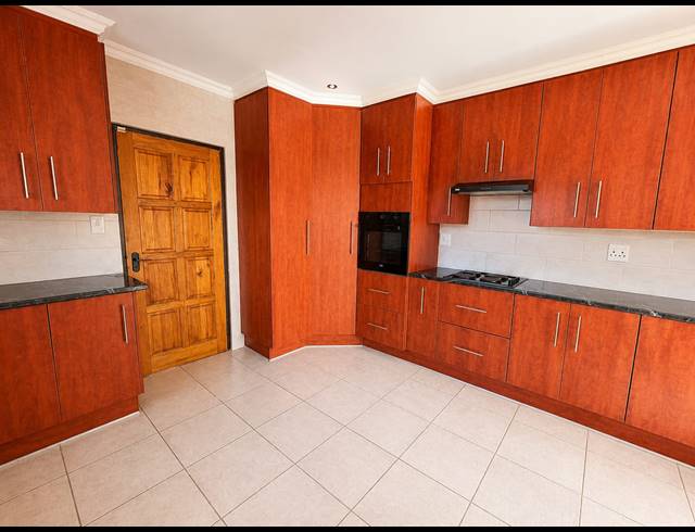 3 BEDROOM HOUSE TO LET IN ROTHDENE